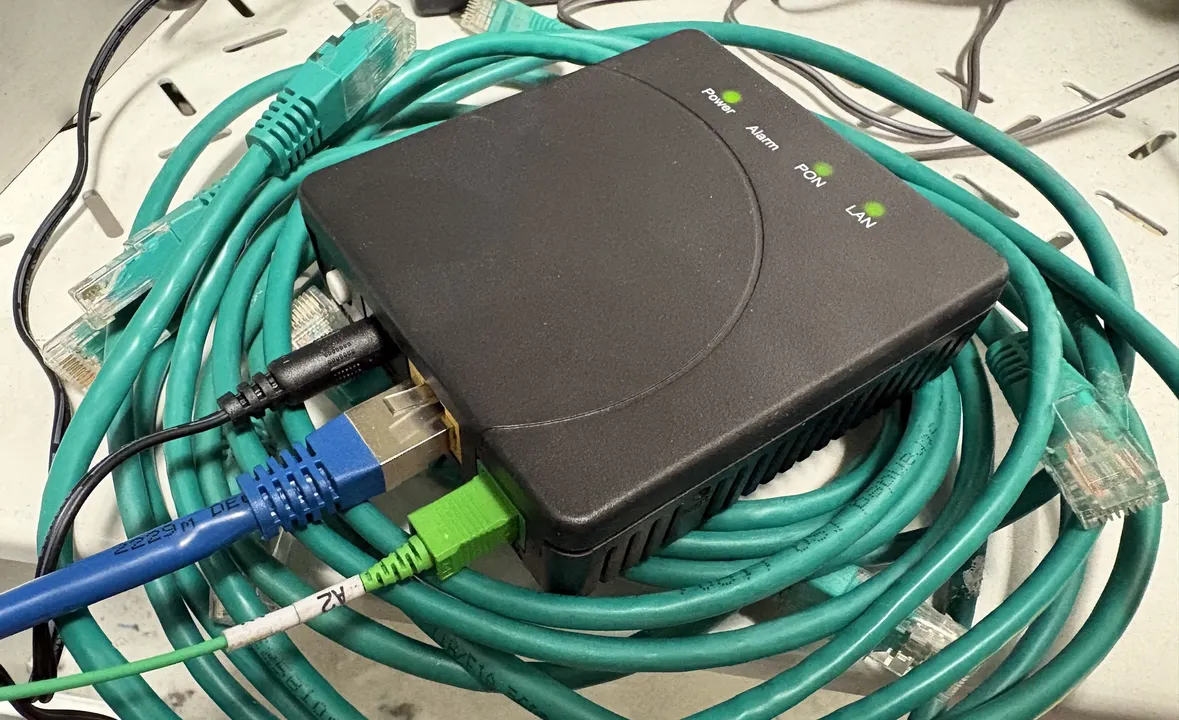 Un Optical Network Termination (ONT) (« terminaison de réseau optique » en français) de marque Nokia utilisé dans le cadre de nos offres FTTH Pro.